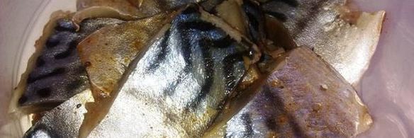 закуска из скумбрии и помидор с соусом