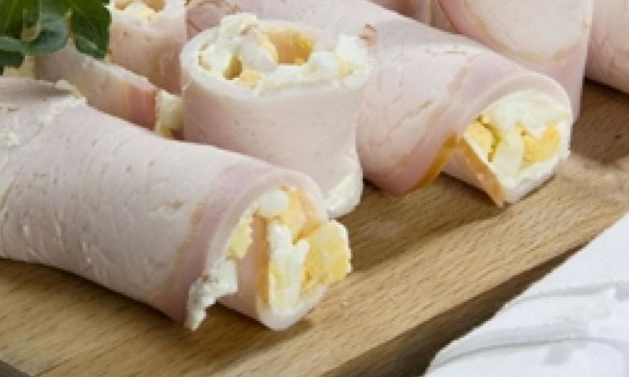 Рецепт закуски из ветчины с яйцом и творогом