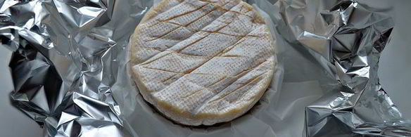 запеченный сыр бри с глазированным инжиром