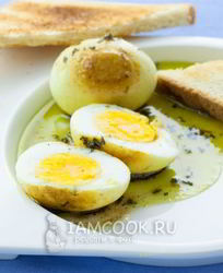 Жаренные с травами вареные яйца