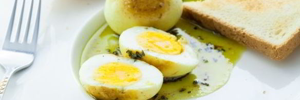 жаренные с травами вареные яйца